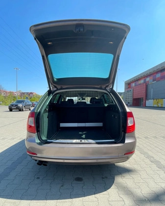 Skoda Superb cena 32000 przebieg: 314000, rok produkcji 2010 z Gdańsk małe 121